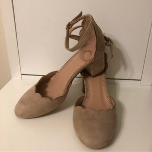 Journee Collection Nude Block Heels Size 7